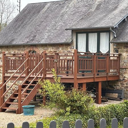 Gites In Le Neufbourg -Mortain Екстер'єр фото