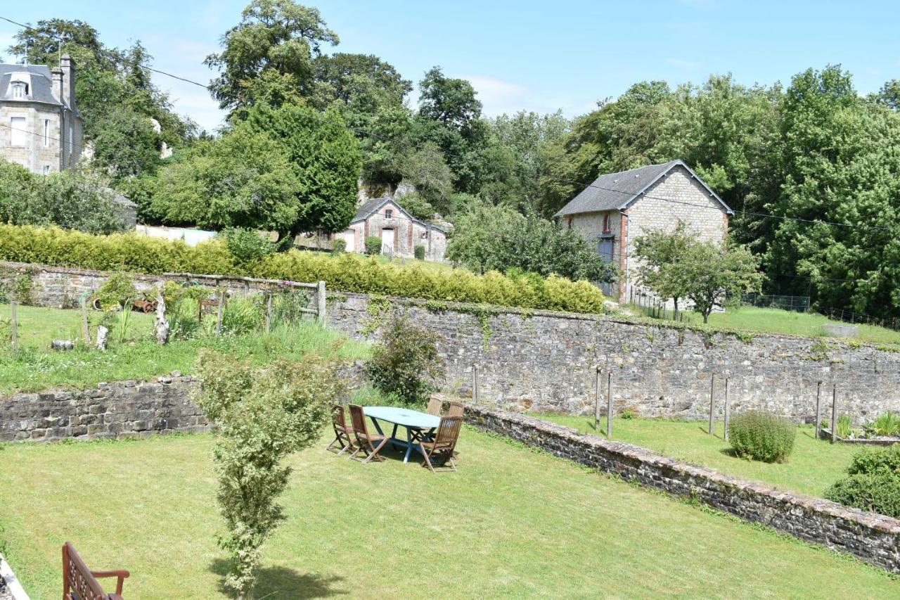 Gites In Le Neufbourg -Mortain Екстер'єр фото