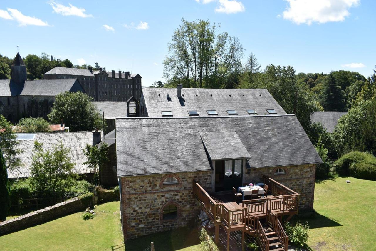 Gites In Le Neufbourg -Mortain Екстер'єр фото