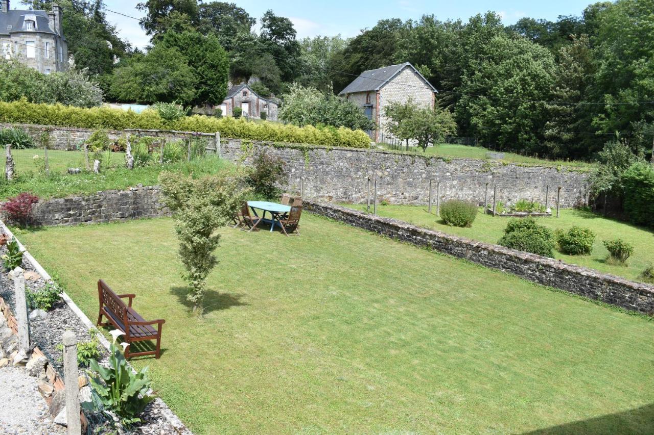 Gites In Le Neufbourg -Mortain Екстер'єр фото
