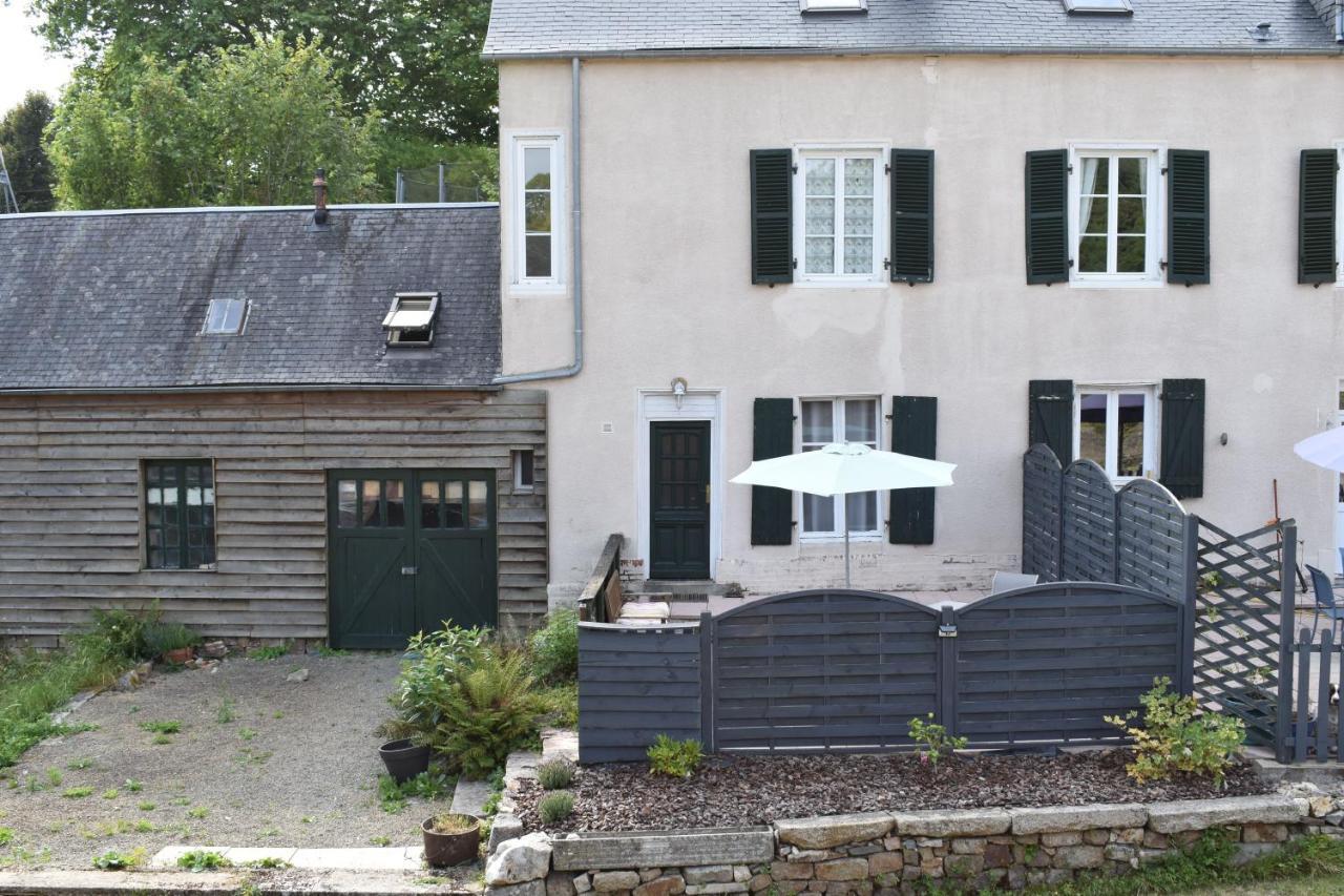 Gites In Le Neufbourg -Mortain Екстер'єр фото