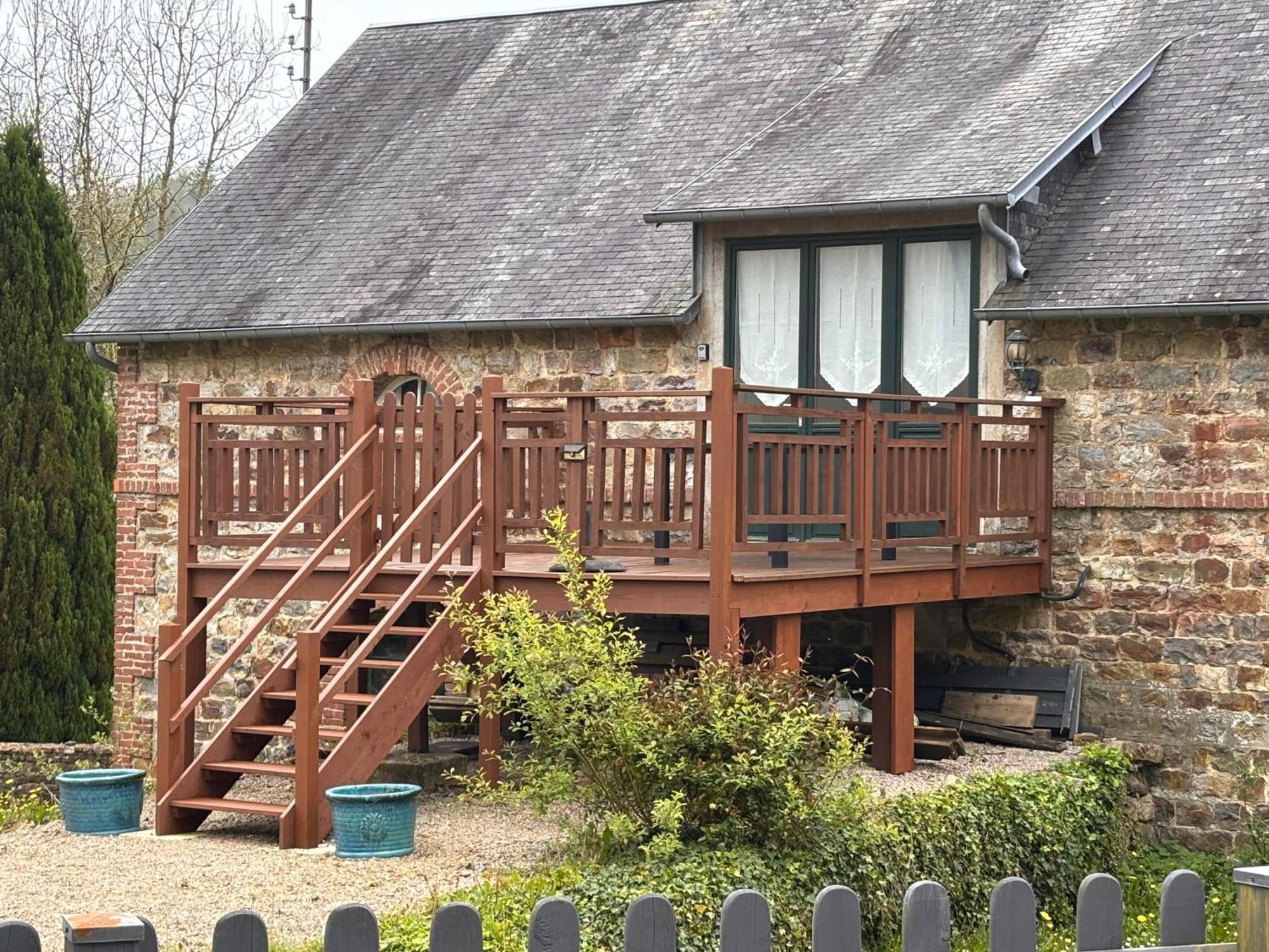 Gites In Le Neufbourg -Mortain Екстер'єр фото